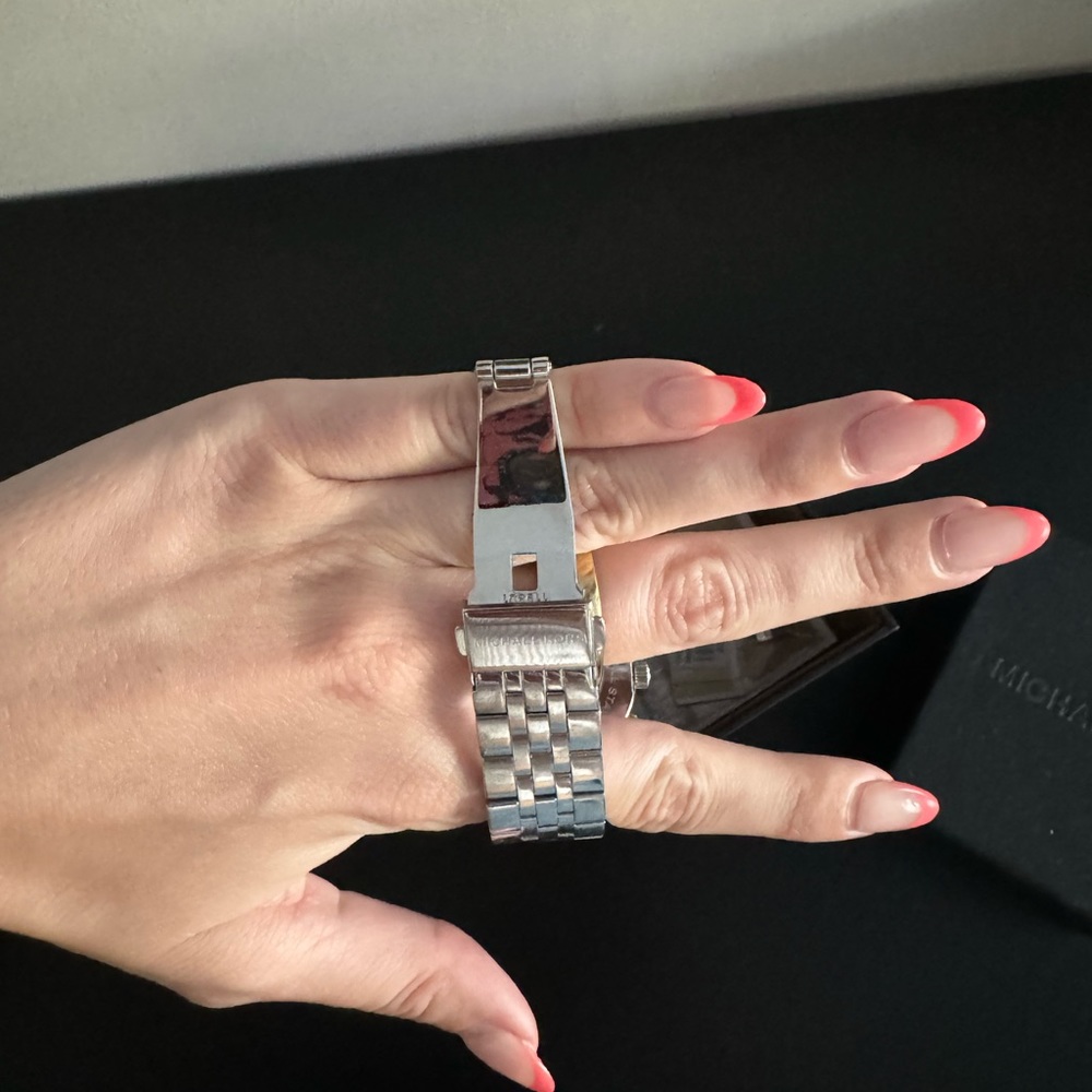 Michael Kors Watch - Picture 4 of 5